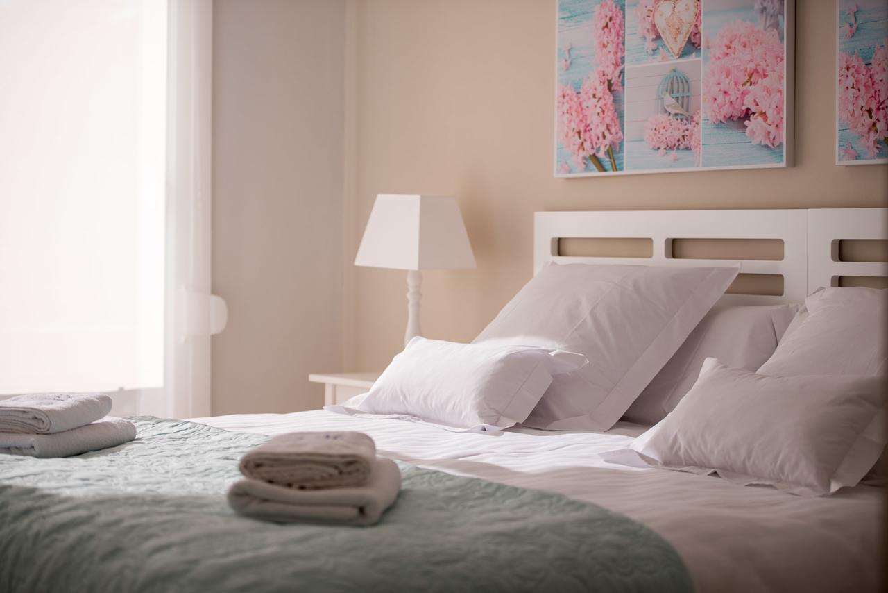 Apartamentos Marta Playa อาลิกันเต ภายนอก รูปภาพ