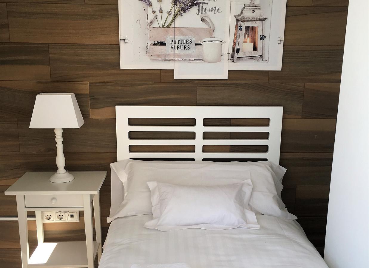 Apartamentos Marta Playa อาลิกันเต ภายนอก รูปภาพ